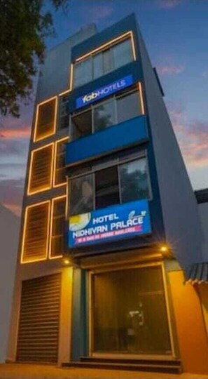 Mặt tiền nơi lưu trú