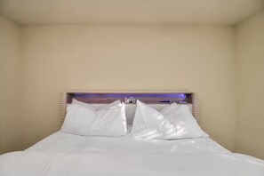 1 bedroom, WiFi, bed sheets - Grace's Galleria Suite Lounge (Houston)