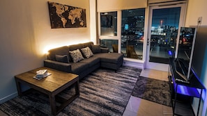 Tv, eldstad, datorskärmar och printers