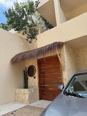 المنطقة المحيطة بالمنشأة