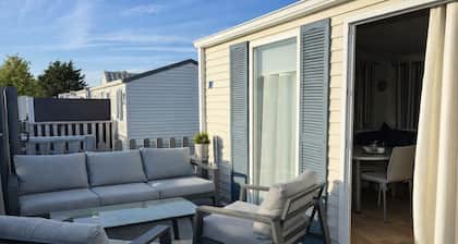 Comfortabel chalet met 2 slaapkamers – 500 m van strand – terras & parking