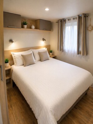 2 bedrooms, bed sheets