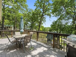 Outdoor dining - Deluxe Studio (Branson West)