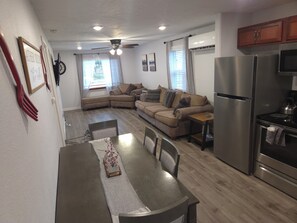 Smart TV, books - 3bed house in soothing Emmett with AC and heading in each room control separate  (Emmett)