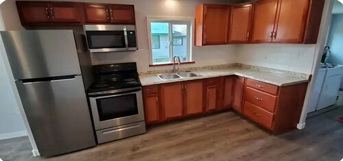 3bed house in soothing Emmett with AC and heading in each room control separate 