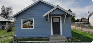 Exterior - 3bed house in soothing Emmett with AC and heading in each room control separate  (Emmett)