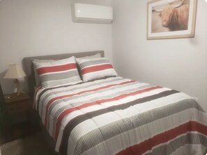 3 bedrooms, iron/ironing board, free WiFi, bed sheets - 3bed house in soothing Emmett with AC and heading in each room control separate  (Emmett)