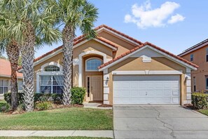 Exterior - Family Pool Home|Gated Community|Minutes to Disney (Davenport)