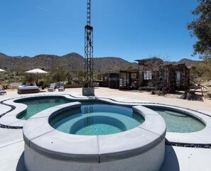 Pool - The Desert Lily - Rustic Desert Compound Near Park (Joshua Tree)