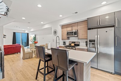 Fancy 4BR W/ Hot Tub