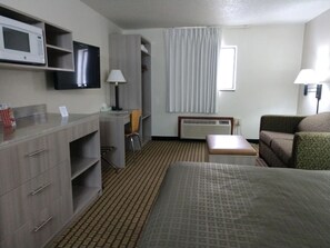 สตูดิโอ, เตียงควีนไซส์ 1 เตียง และโซฟาเบด, ปลอดบุหรี่, ห้องครัวขนาดเล็ก | โต๊ะทำงาน, พื้นที่ทำงานแบบใช้แล็ปท็อป, เตารีด/โต๊ะรีดผ้า, Wi-Fi ฟรี