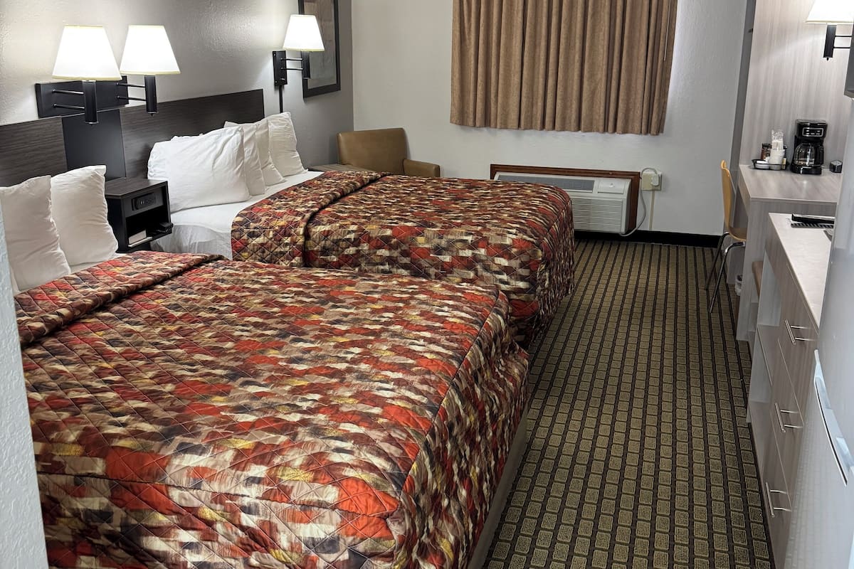 Desk, laptop workspace, iron/ironing board, free WiFi