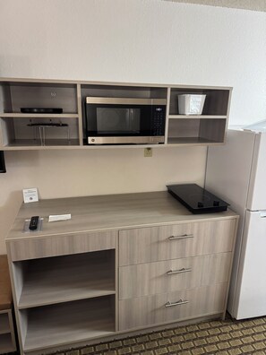 ตู้เย็นขนาดใหญ่, ไมโครเวฟ, เตาประกอบอาหาร