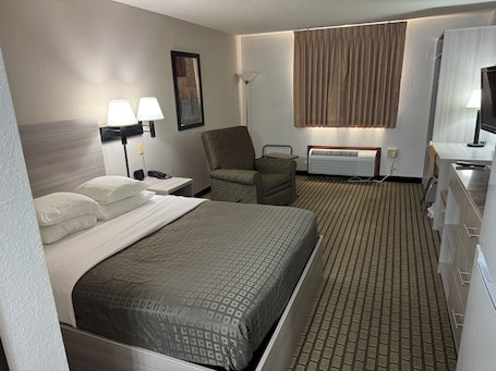 Studio, 1 Queen Bed, Non Smoking, Kitchenette | Desk, laptop workspace, iron/ironing board, free WiFi. Maryville Extended Stay