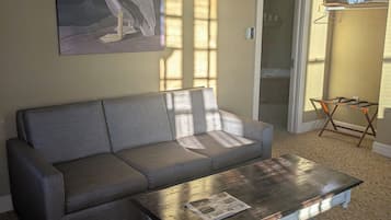 Suite | Interior