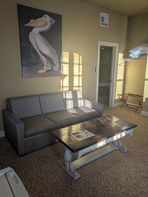 Suite estudio, vistas a la ciudad | Zona de estar