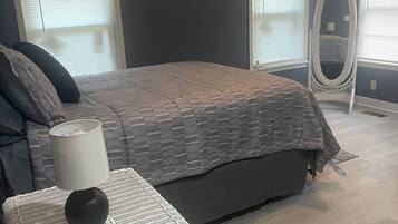 4 bedrooms, iron/ironing board, WiFi, bed sheets