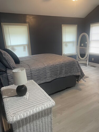 Addie’s Place- Rooms to Relax in This 4-Bedroom home located in York, Al