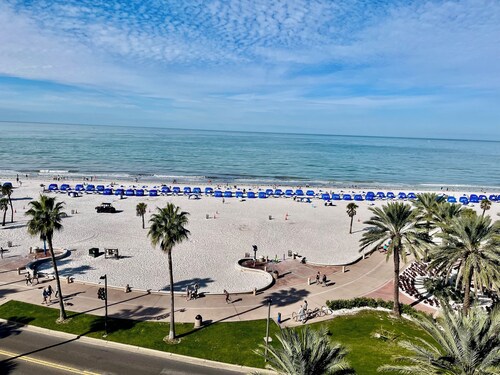 WOW! Spacious 3-bedroom 2700 sq ft terrific Hyatt Clearwater Beach.  Amazing