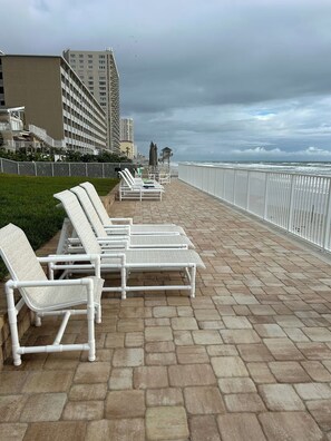 Terrace/patio - Premiere Oceanfront Condo - Stunning Views, New Pool, Right on the Beach! (Daytona Beach)