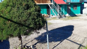 A two-story building with a wooden facade and a blue upper section. - Serene studio in Volcán perfect for a relaxing getaway. Enjoy a warm bath. (Volcán)