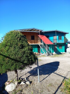 Exterior - Serene studio in Volcán perfect for a relaxing getaway. Enjoy a warm bath. (Volcán)
