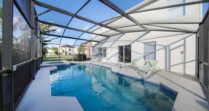 Spacious 6BR/4BA Villa, Private Pool, Near Disney