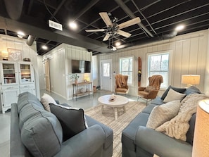 Una Smart TV, libros