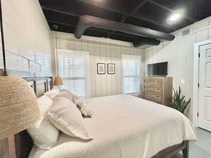 3 bedrooms, desk, iron/ironing board, travel crib