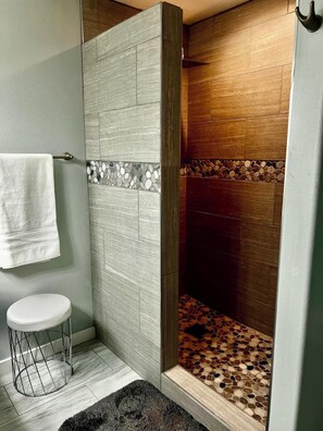 Shower, hair dryer, towels, soap - Discounted Golf Cart & POOL! Pets, Boat Parking & Fenced Yard. Walk to BEACH! (Port Aransas)