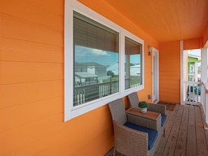 Terrace/patio - Discounted Golf Cart & POOL! Pets, Boat Parking & Fenced Yard. Walk to BEACH! (Port Aransas)