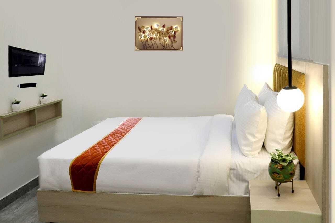 Standard Double Room, City View | In-room safe, desk, laptop workspace, blackout drapes