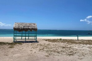 Liegestühle, Strandtücher