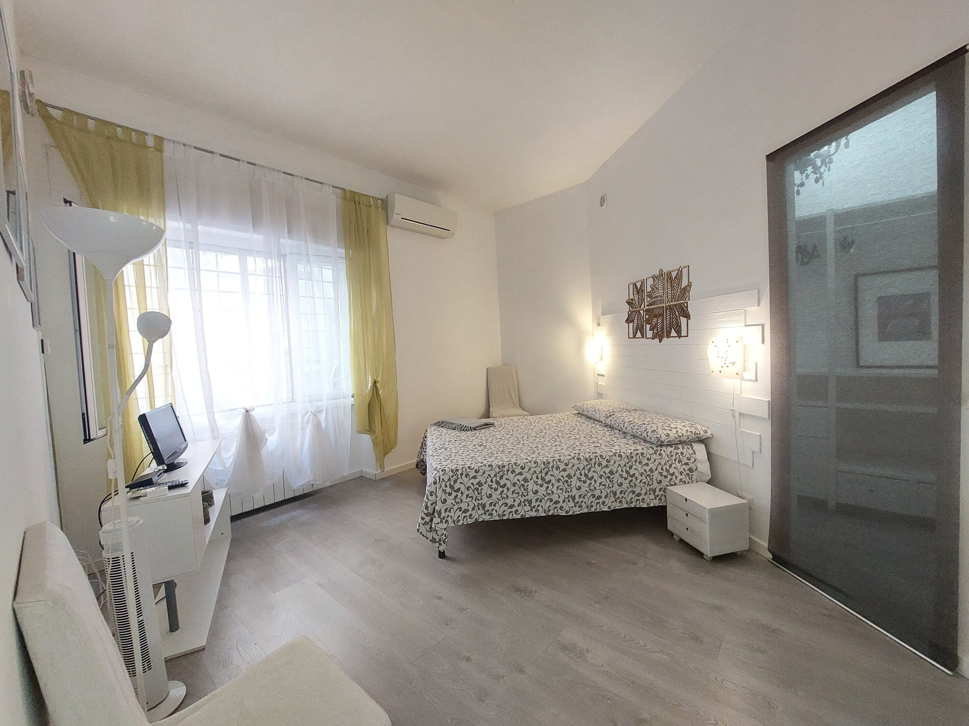 Strykejern/-brett, wi-fi og sengetøy