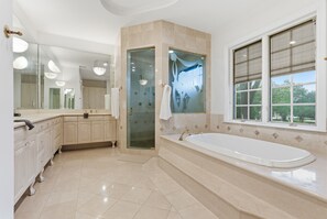 Hair dryer, bidet, towels, soap - MEDITERRANEAN LUXURY ESTATE IN TAMPA (Tampa)