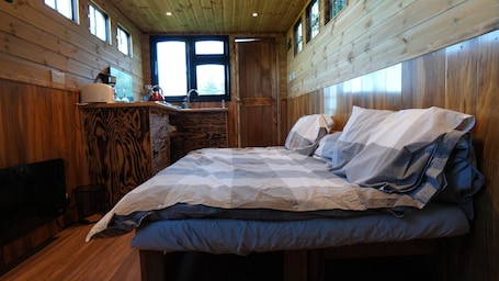 Interior. Goldilocks Heaven
A Horsebox conversion in the heart of the Sussex countryside