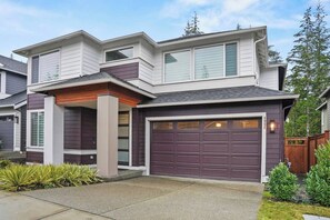Exterior - Stunning Golf-Side Retreat in Elite Locale (Port Orchard)