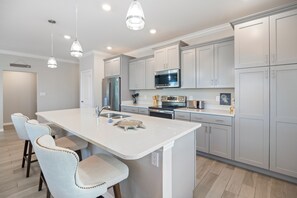 Private kitchen - Lost Key Spacious 4-bedroom townhome in Perdido Key w/ Beach Club (Pensacola)