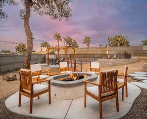 Property grounds - Barberry Oasis - Desert Getaway -  Pool, Hot Tub, Game Room & BBQ (Yucca Valley)