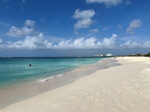 Camastros y toallas de playa 