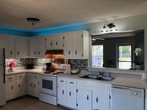 Microwave, oven, stovetop, dishwasher - 324 Atlantic, a fully furnished mid or long term rental close to it all! (Oak Grove)