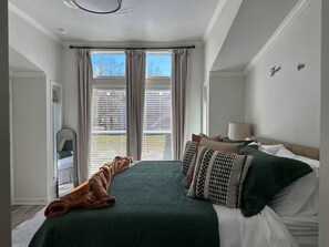 2 dormitoris, planxa i posts de planxar, wifi i roba de llit