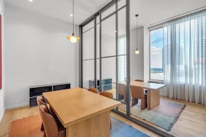 Dining - Luxury Studio. (Miami)