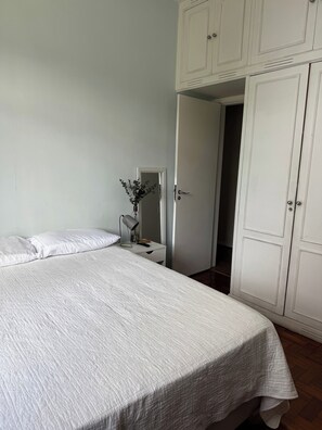 2 bedrooms, iron/ironing board, WiFi, bed sheets - Leblon Penthouse: Everything within walking distance! (Rio de Janeiro)