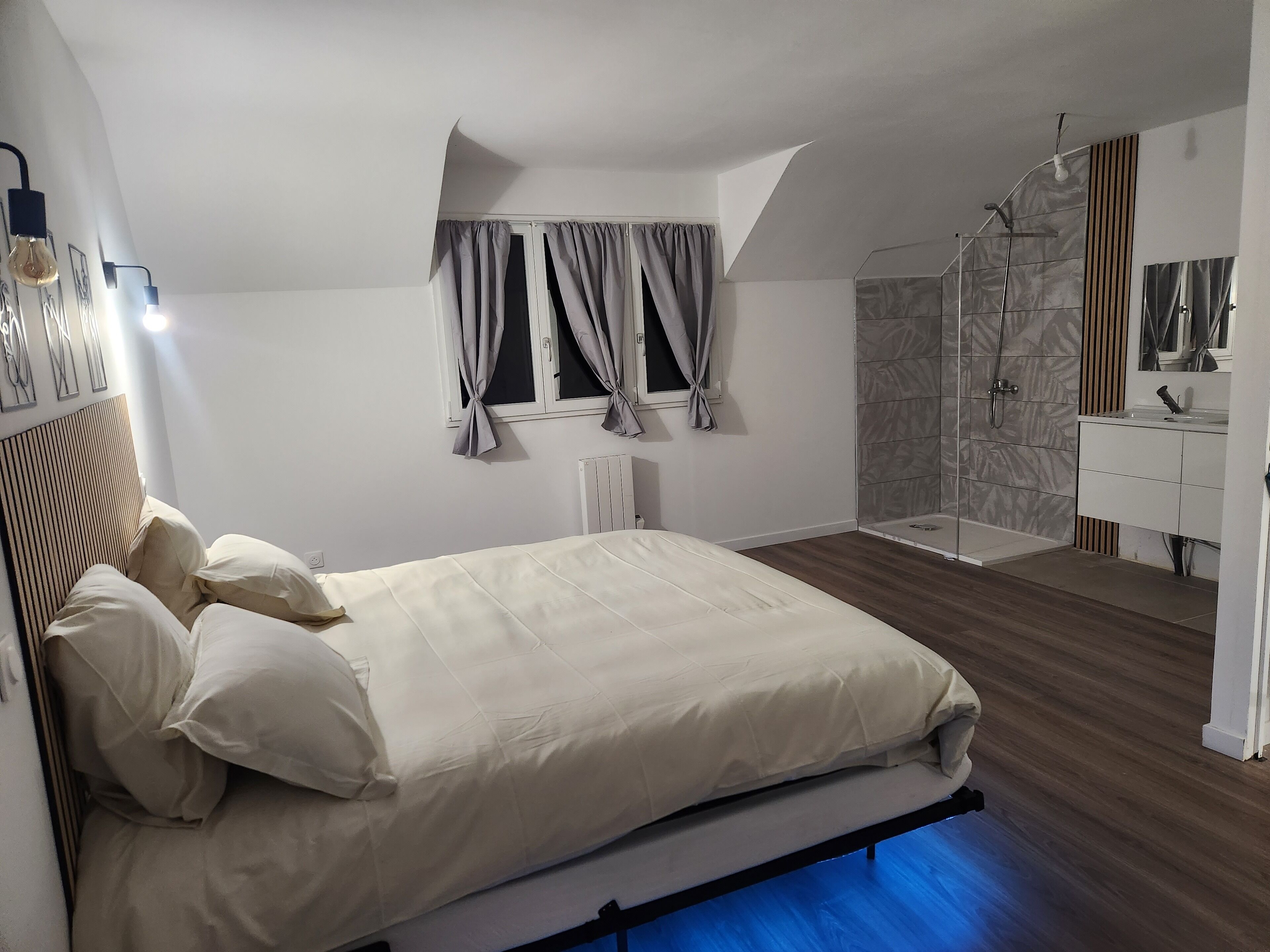 Accès Internet, draps fournis