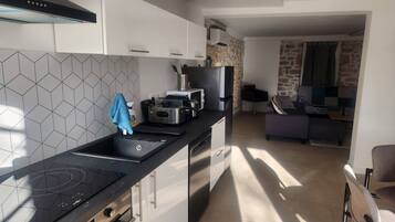 Microonde, forno, piano cottura, lavastoviglie