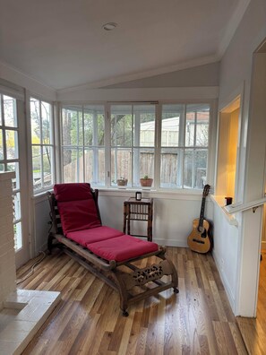 Interior - Charming Mid-Term Rental on the Hill in Calistoga (Calistoga)