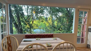 Dining - Charming Mid-Term Rental on the Hill in Calistoga (Calistoga)