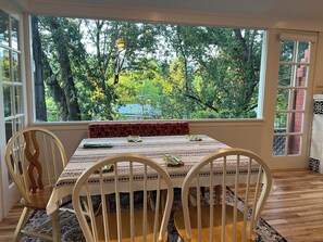 Dining - Charming Mid-Term Rental on the Hill in Calistoga (Calistoga)