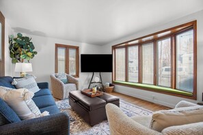 TV, fireplace, books - New|Walk to Lambeau|Sleeps10|Grill! Sunroom! (Green Bay)